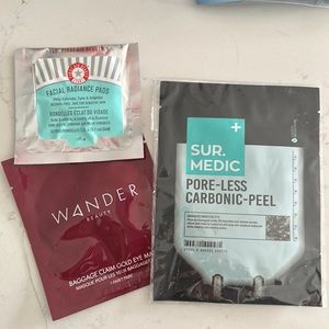 3 ITEM BEAUTY BAG W/ A MYSTERY HIGH END SAMPLE